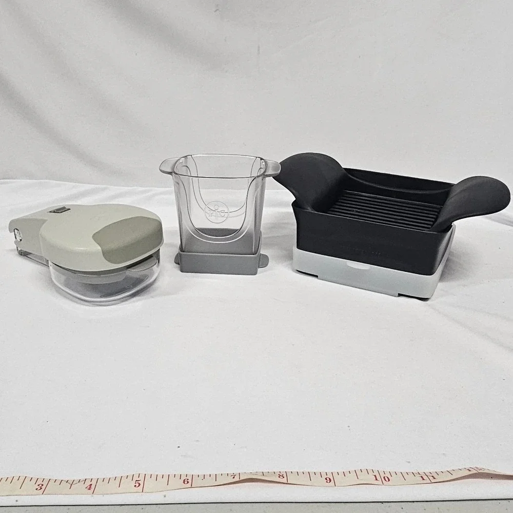 Pampered Chef Close & Cut Set and Garlic Slicer Gray White‎ Kitchen Tool Bundle